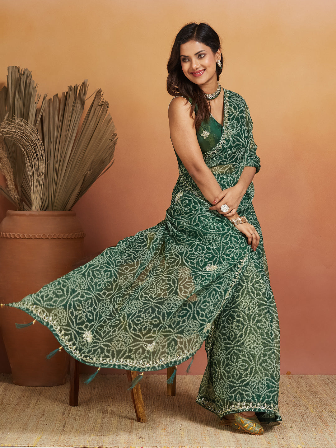Aarvi Green Geometric Bandhej Saree