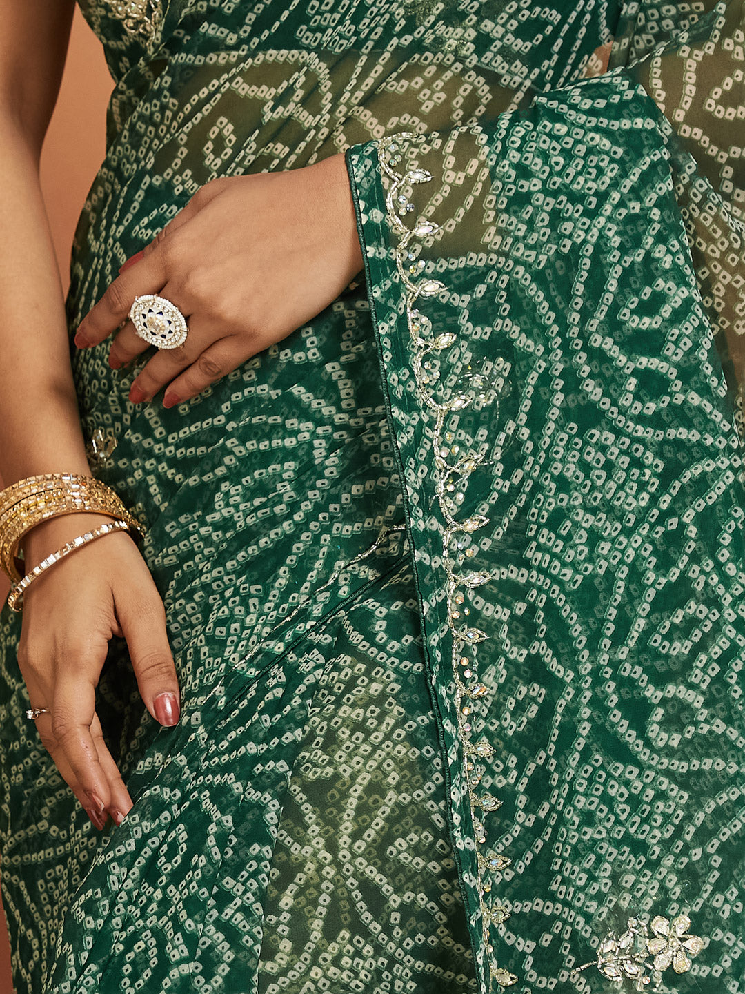 Aarvi Green Geometric Bandhej Saree