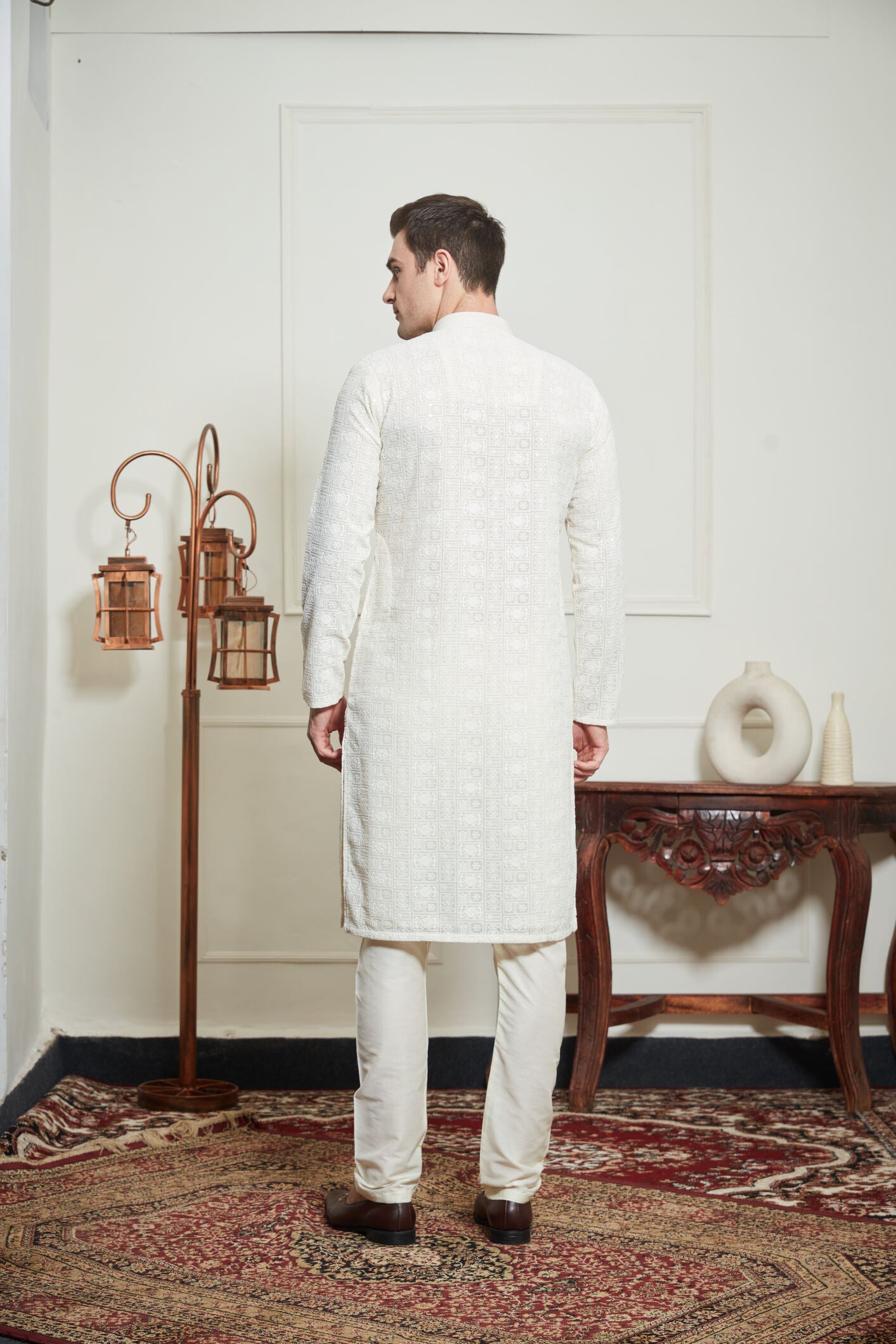 WHITE CHIKANKARI KURTA SET