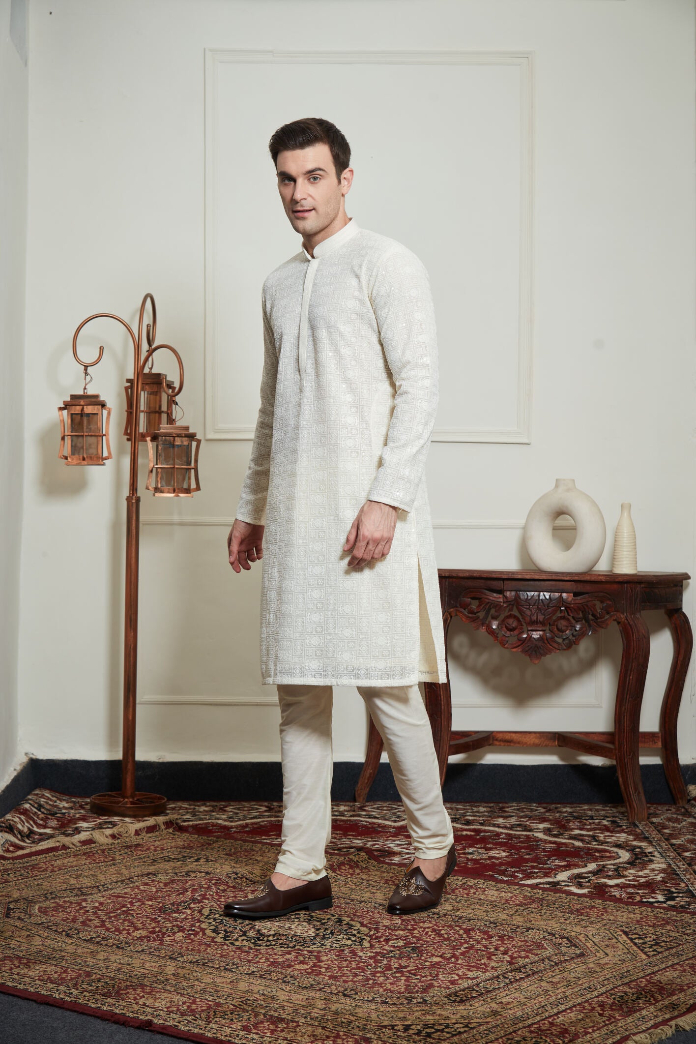 WHITE CHIKANKARI KURTA SET