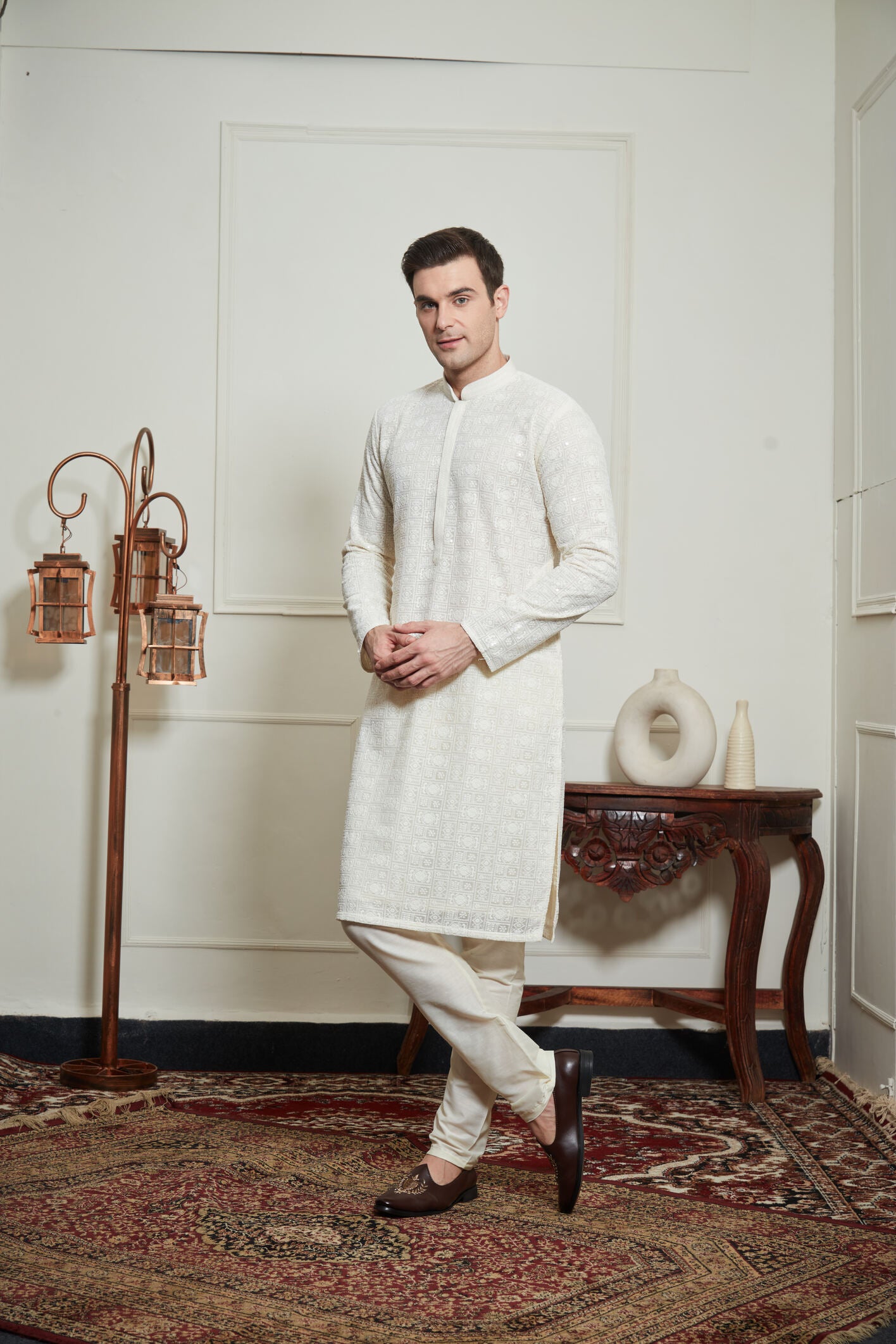 WHITE CHIKANKARI KURTA SET