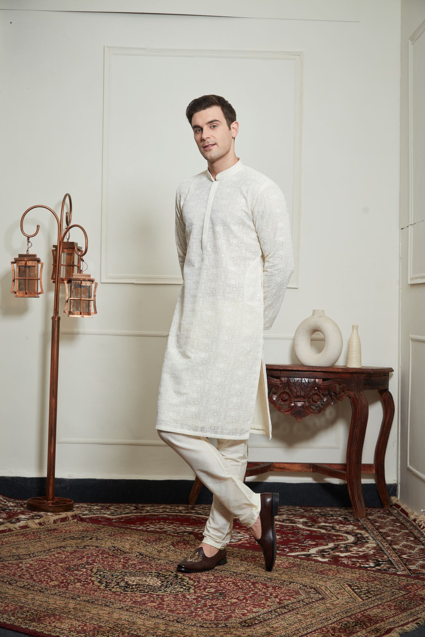 WHITE CHIKANKARI KURTA SET