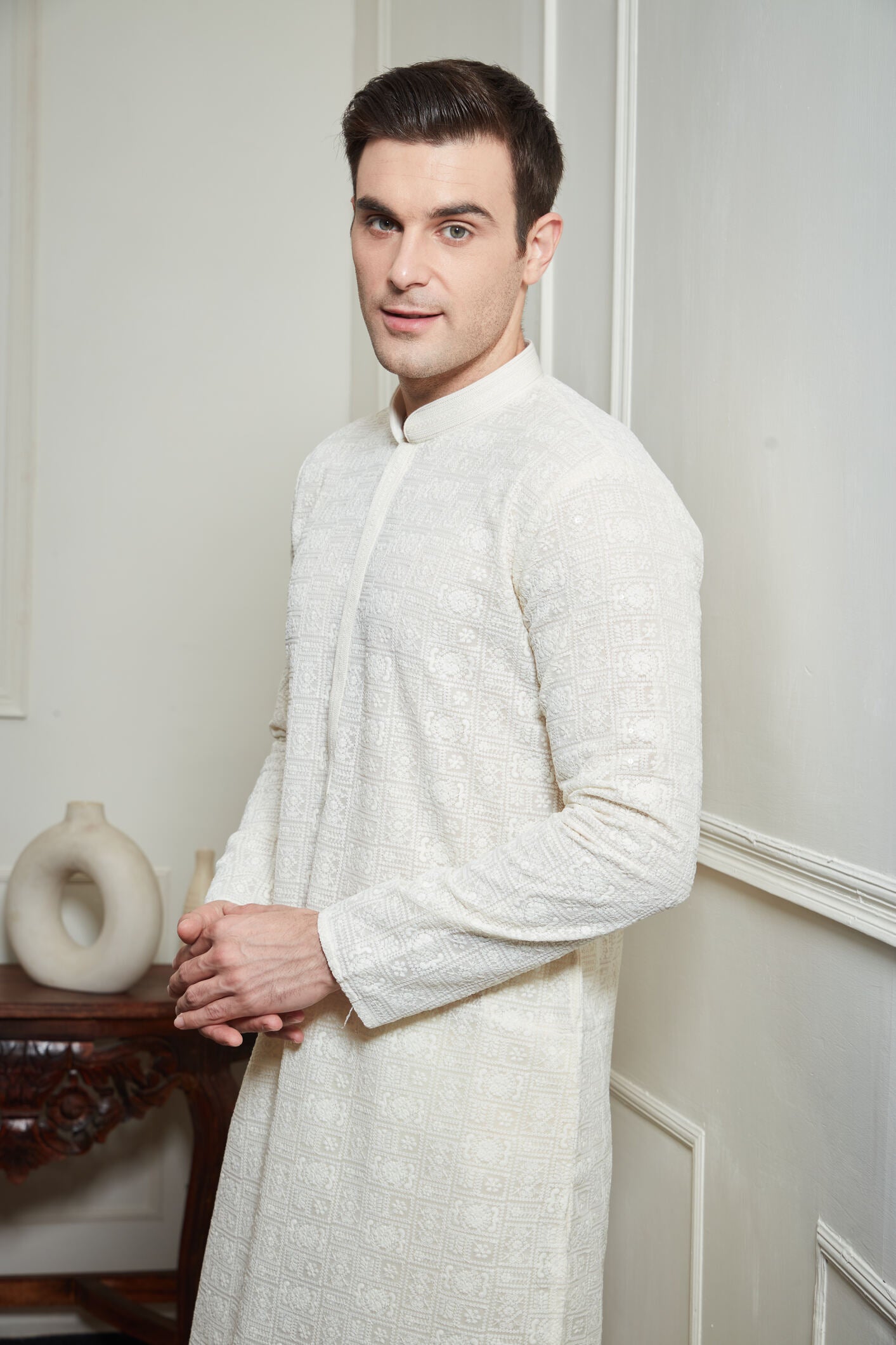 WHITE CHIKANKARI KURTA SET