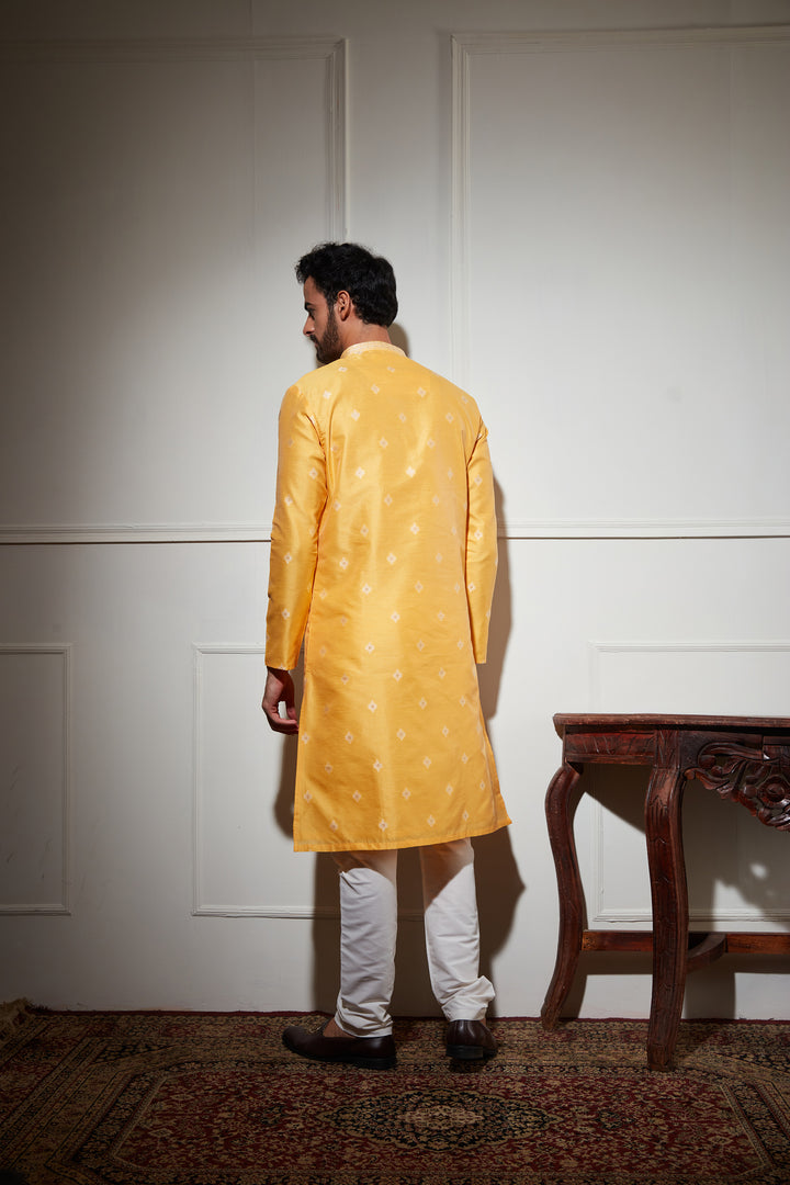 YELLOW KURTA SET WITH ZARI WORK