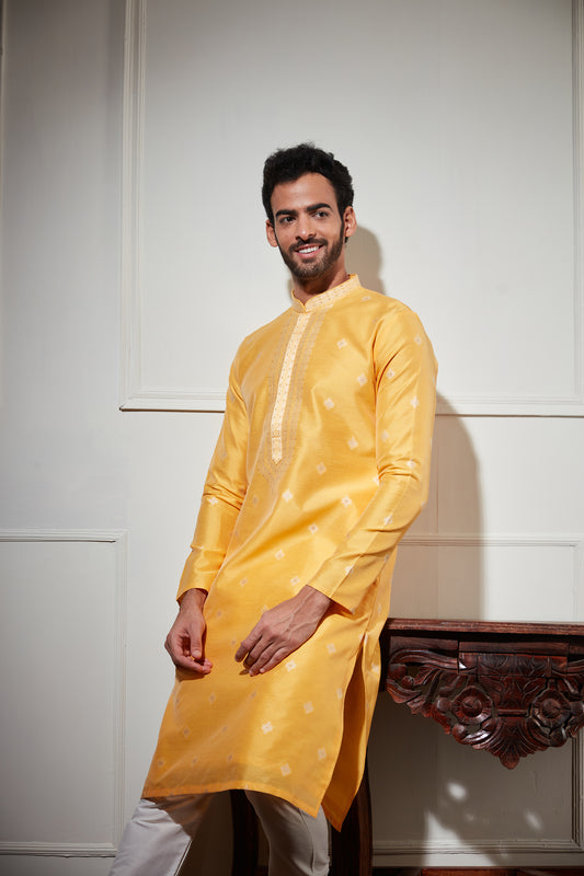 YELLOW KURTA SET WITH ZARI WORK