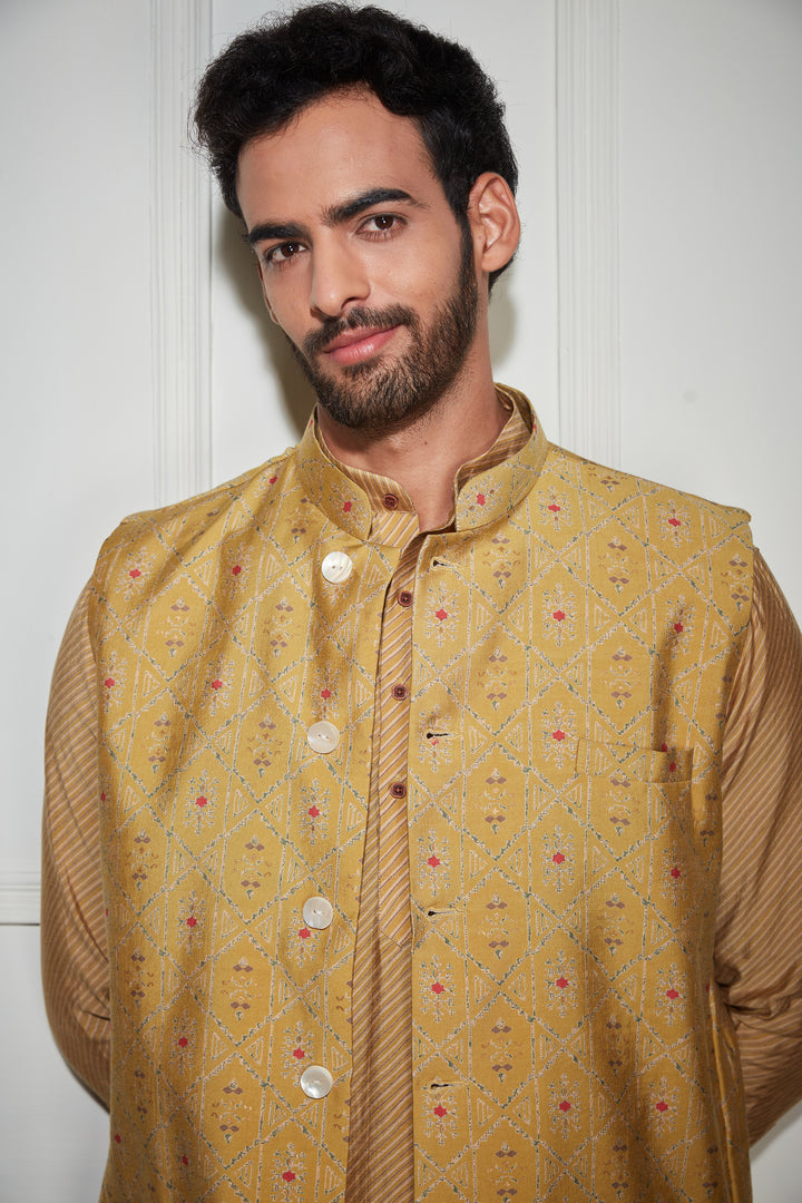 Cream Kurta Bandi Set