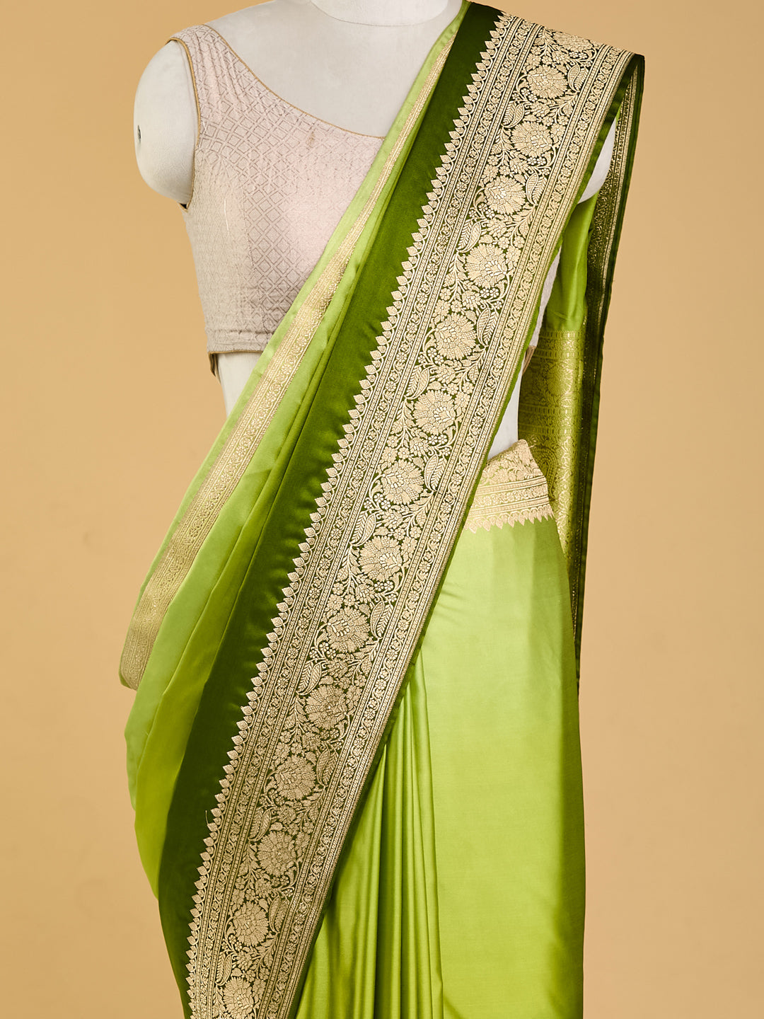 Luxurious Green Banarasi Saree with Intricate Golden Border