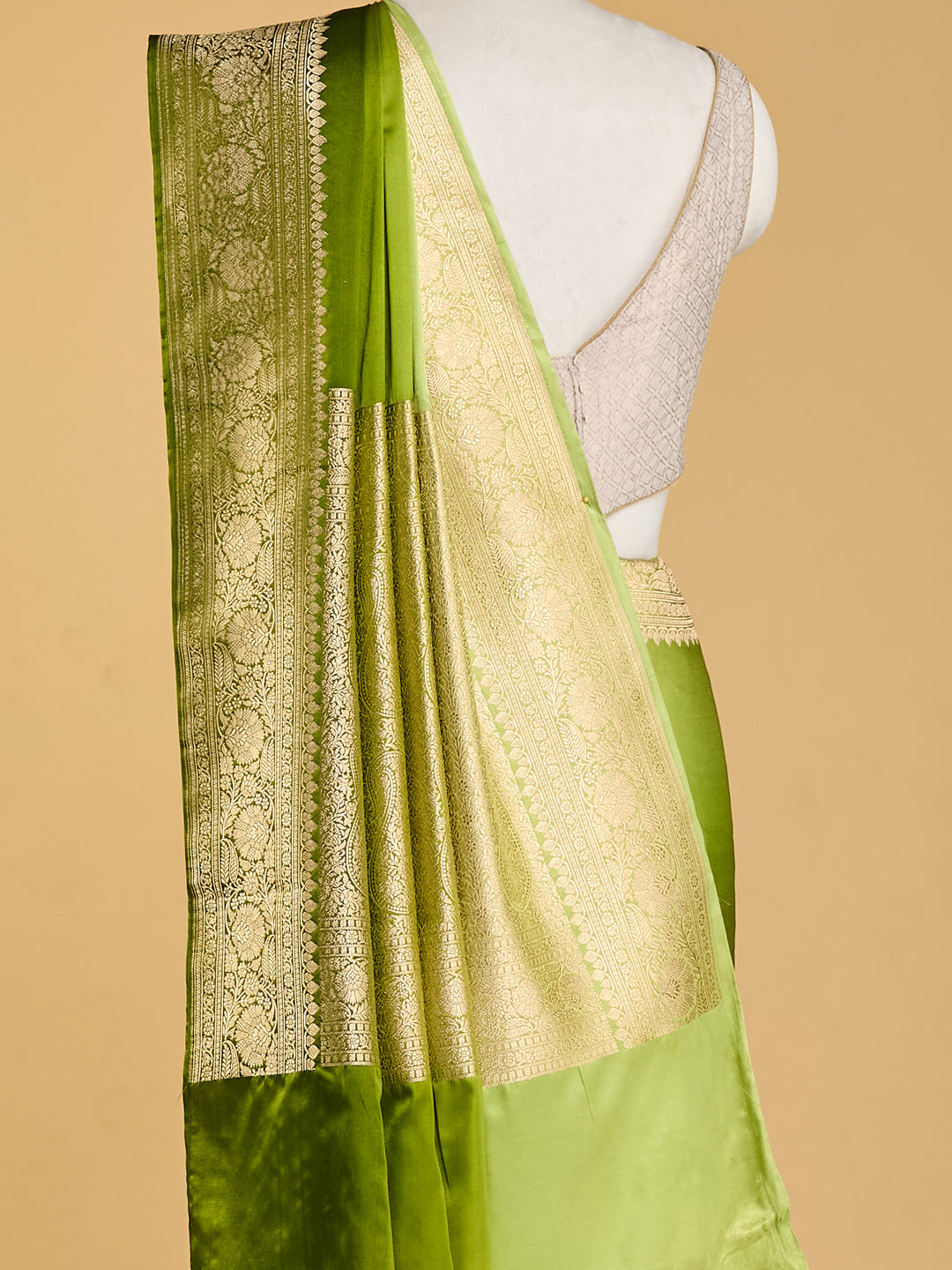 Luxurious Green Banarasi Saree with Intricate Golden Border