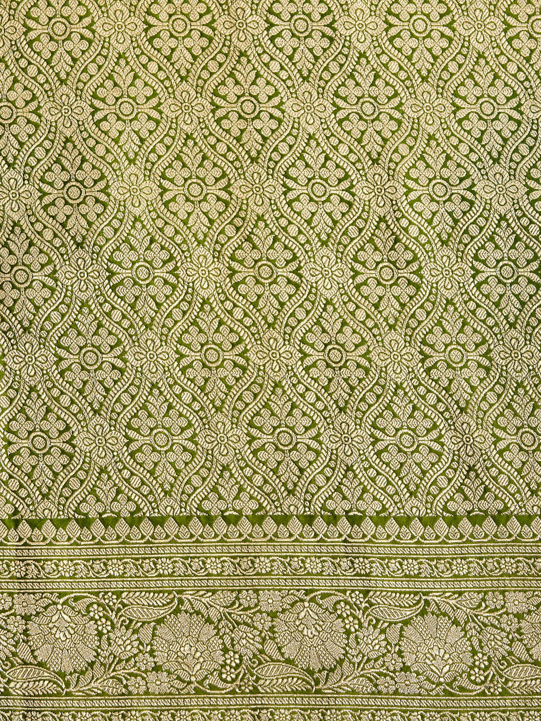 Luxurious Green Banarasi Saree with Intricate Golden Border