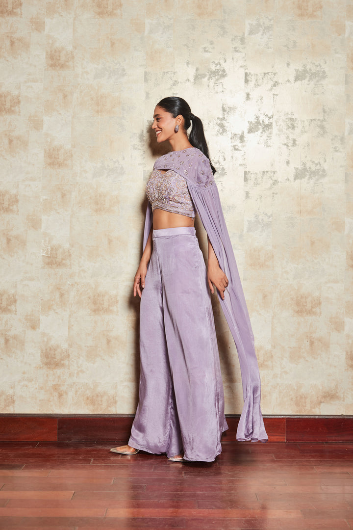 MAUVE DIVIDER SET WITH LONG FLARED SLEEVES.