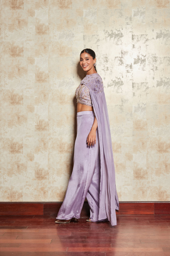 MAUVE DIVIDER SET WITH LONG FLARED SLEEVES.