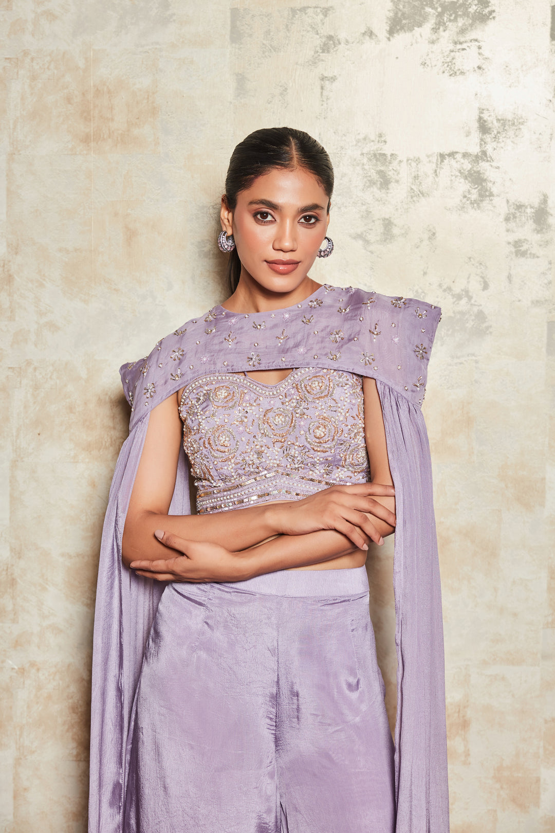 MAUVE DIVIDER SET WITH LONG FLARED SLEEVES.