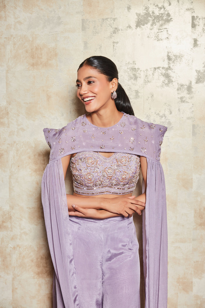 MAUVE DIVIDER SET WITH LONG FLARED SLEEVES.