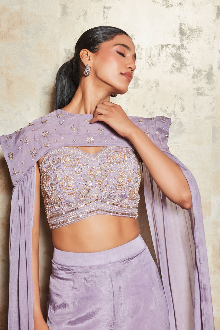 MAUVE DIVIDER SET WITH LONG FLARED SLEEVES.