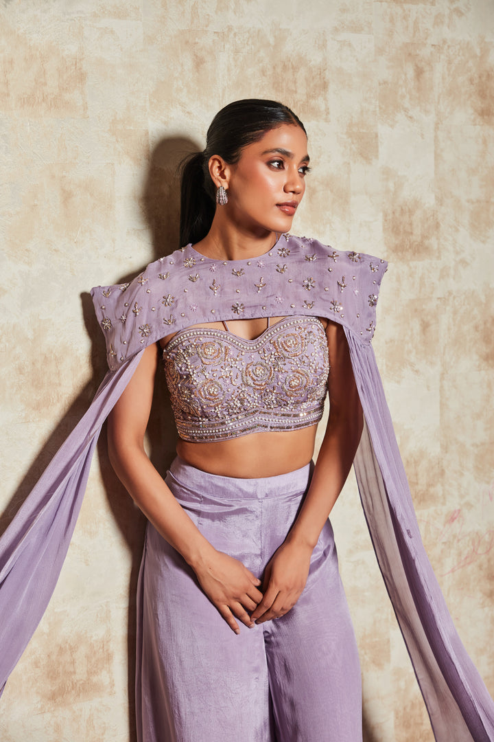 MAUVE DIVIDER SET WITH LONG FLARED SLEEVES.